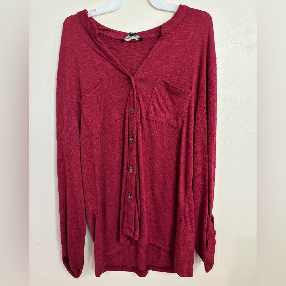 Carolyn Taylor Women's Rhubarb colored Button-Up Top